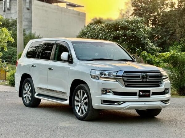 Land Cruiser V8 luxury chauffeur rental Lahore